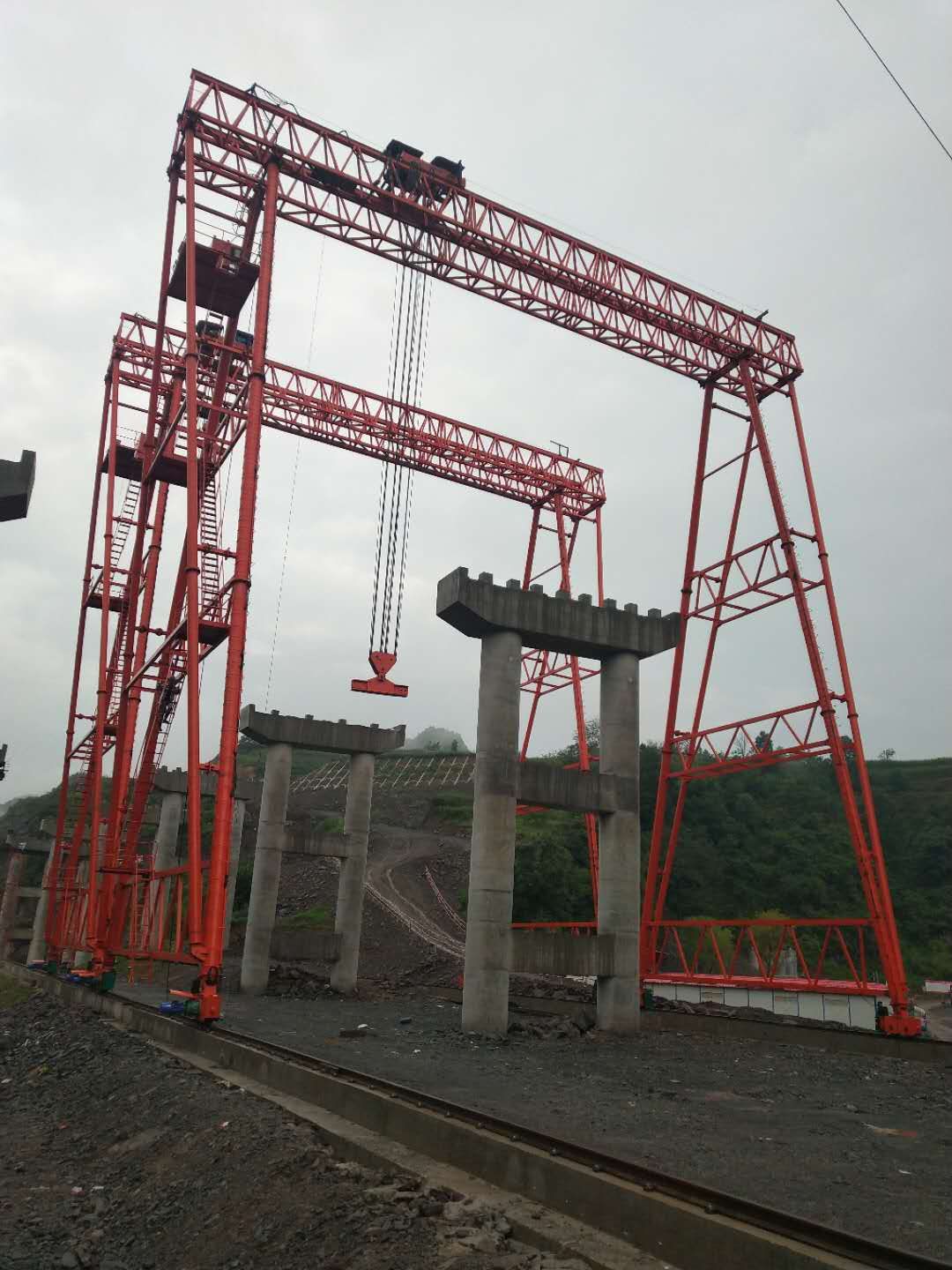 中鐵四局貴陽(yáng)項(xiàng)目，MG100噸-32米跨38米高龍門(mén)吊